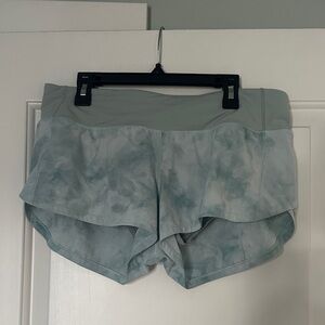 Lululemon Athletica Women's speed up 2.5 green Tie-Dye Athletic Shorts